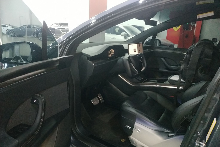 特斯拉 Model X 2023款 双电机全轮驱动版中控内饰7003
