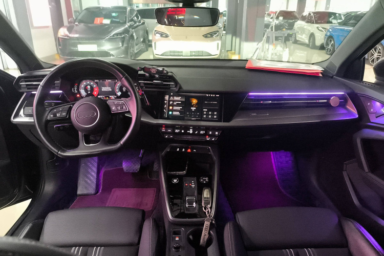 奥迪A3 2023款 改款 A3L Limousine 35 TFSI 时尚运动型中控内饰7002