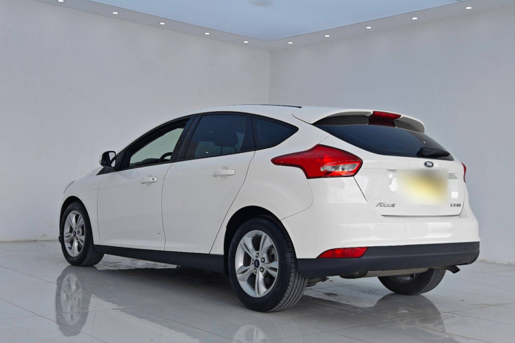 福特 福克斯 2018款 两厢经典 1.6L 自动舒适型智行版车身外观6003