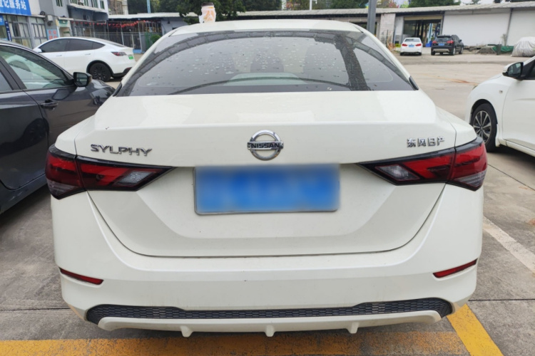 日产 轩逸 2020款 改款 1.6L XL CVT悦享版车身外观6