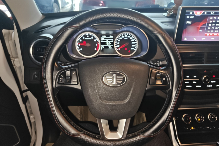 奔腾X40 2019款 1.6L 自动豪华型 国V局部细节13