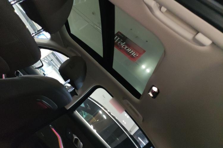 宝马3系 2025款 330Li M运动曜夜套装中控内饰22