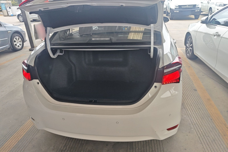 丰田 卡罗拉 2017款 改款双擎 1.8L E-CVT精英版机舱底盘23