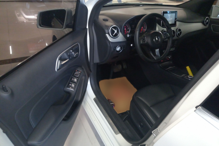 奔驰B级 2015款 B 200 时尚型中控内饰7003