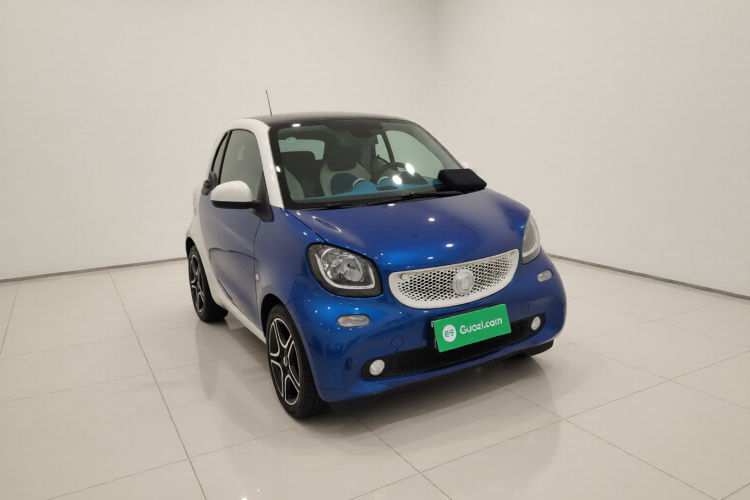 smart fortwo 2016款 0.9T 66千瓦硬顶极致版车身外观3