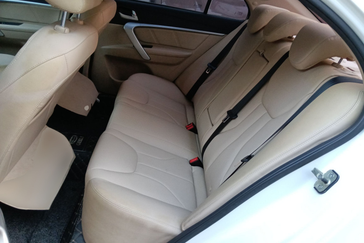 吉利汽车 帝豪 2017款 三厢百万款 1.5L 手动豪华型中控内饰21