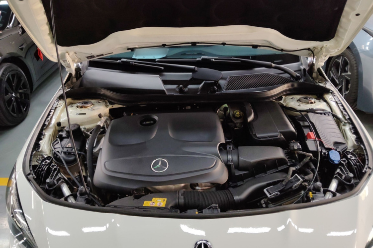 奔驰CLA 2018款 CLA 220 4MATIC机舱底盘24