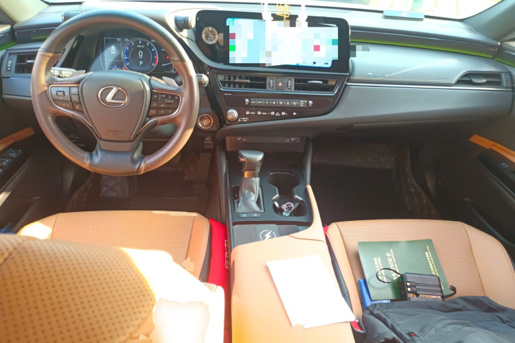 雷克萨斯ES 2023款 200 卓越版中控内饰12