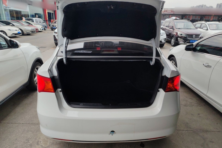 荣威350 2014款 1.5L 手动迅驰版机舱底盘23