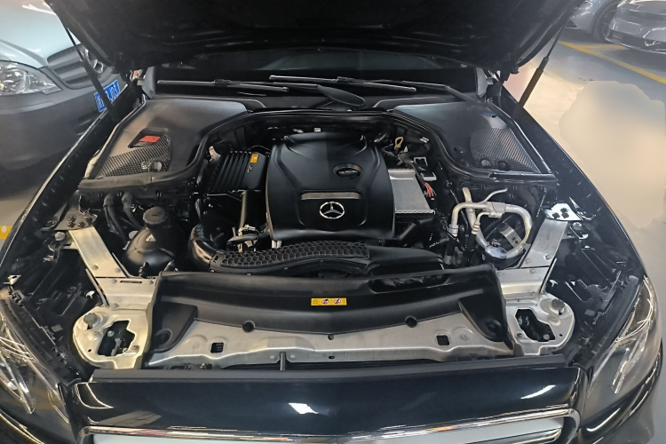 奔驰E级 2018款 E 300 L 运动豪华型局部细节24