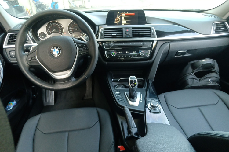 宝马3系 2017款 320Li M运动型中控内饰7002