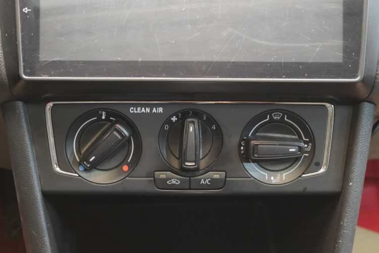 大众 Polo 2018款 1.5L 自动安享型中控内饰7012