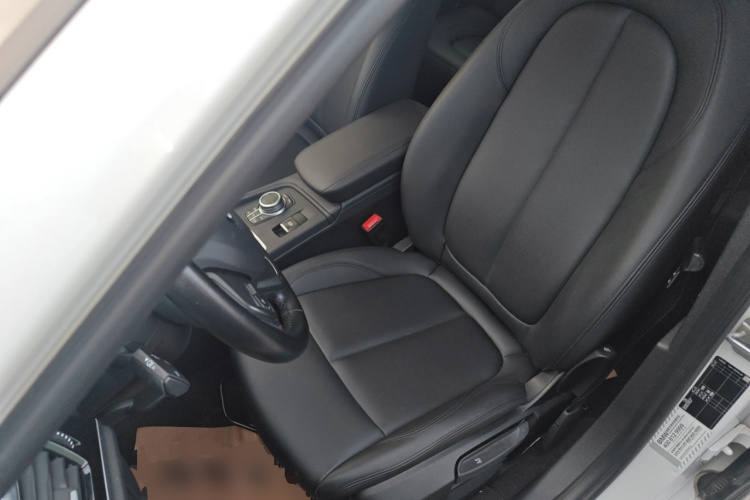 宝马1系 2021款 120i M运动版中控内饰19