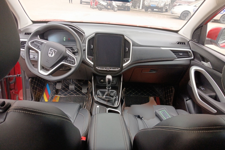 宝骏530 2021款 全球车周年纪念版 1.5T 手动豪华型 7座中控内饰12