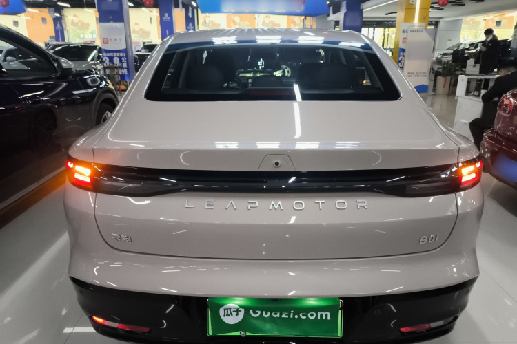 零跑汽车 零跑B01 2025款 550舒享版车身外观6