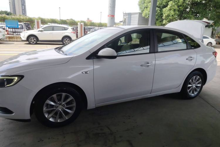 别克 英朗 2018款 15T 双离合进取型 国V车身外观4