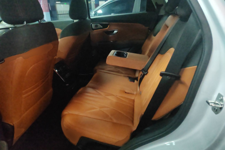 捷途山海L7 2024款 1.5T 120km ULTRA 7座中控内饰7004