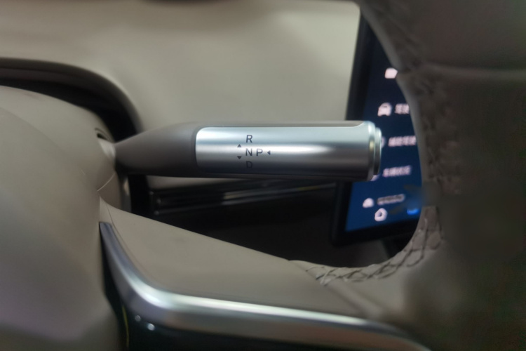 鸿蒙智行 智界R7 2025款 增程 251km Max局部细节18