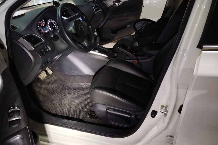 日产 轩逸 2022款 经典 1.6XE CVT舒适版中控内饰19