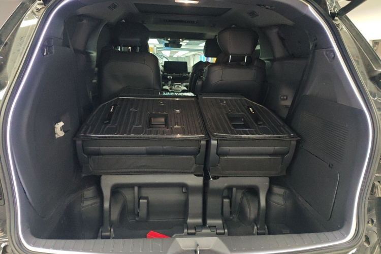 丰田 格瑞维亚 2024款 2.5L混动 尊贵PLUS四驱版机舱底盘23