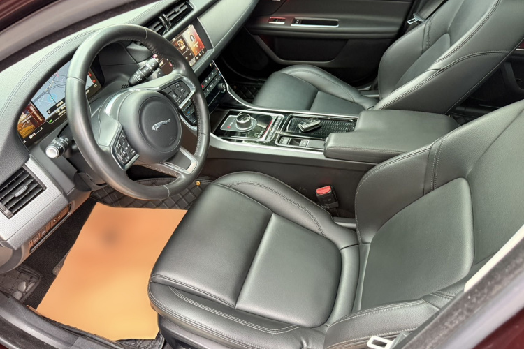 捷豹XFL 2020款 XFL 2.0T P200 两驱精英版中控内饰7010