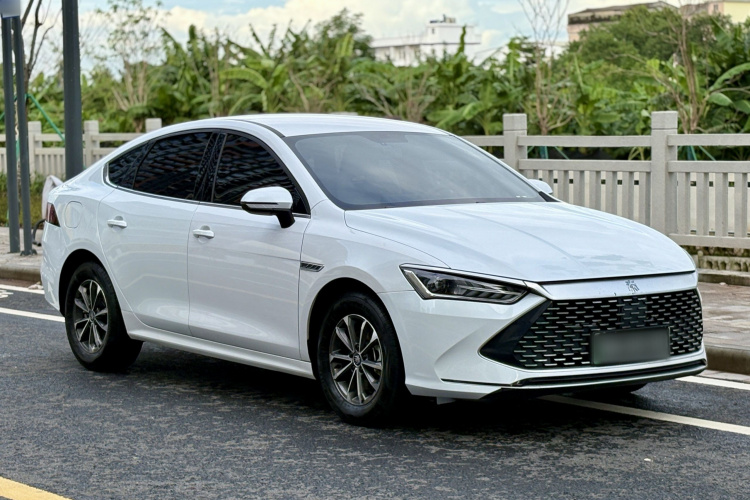 比亚迪 秦PLUS 2023款 冠军版 DM-i 55KM领先型车身外观6004