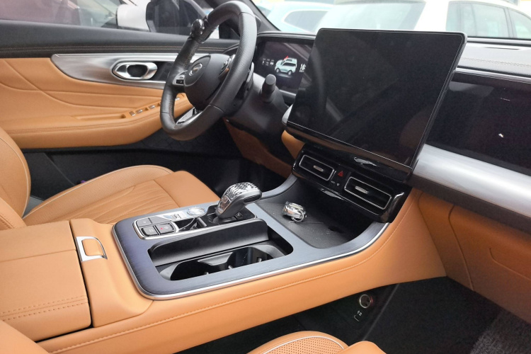 广汽传祺 传祺GS8 2024款 领航系列 2.0TGDI 两驱豪华智联版中控内饰7004