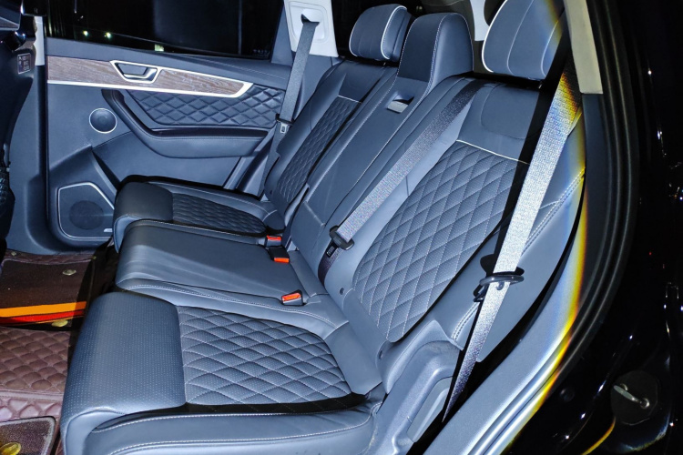 红旗HS7 2022款 3.0T 自动四驱智联旗领版 五座中控内饰21