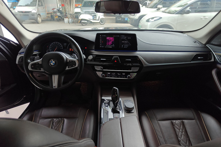 宝马5系 2019款 530Li 尊享型 豪华套装中控内饰12