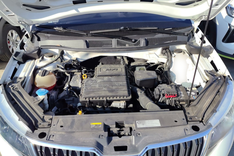 斯柯达 柯米克 2020款 1.5L 自动标准版机舱底盘24
