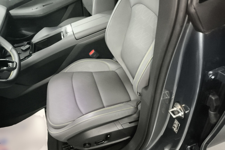 领克08 EM-P 2025款 220km 四驱性能Halo局部细节19