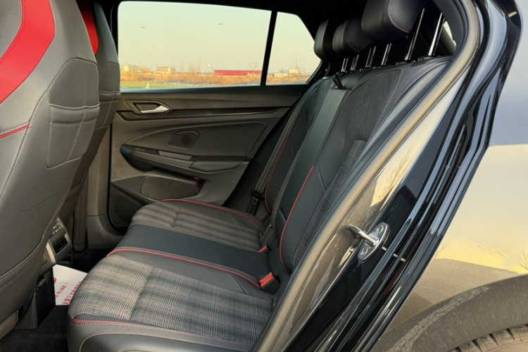 大众 高尔夫GTI 2021款 380TSI DSG GTI中控内饰7010