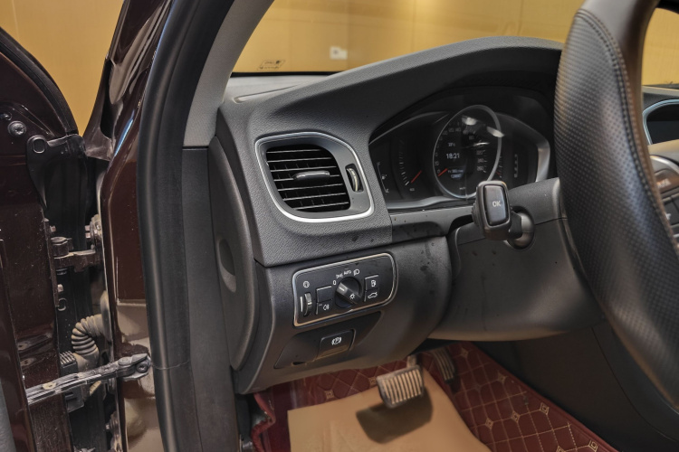 沃尔沃S60 2017款 S60L T3 智进版中控内饰7011