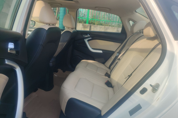 长安 悦翔V7 2015款 1.6L 手动乐享型 国V中控内饰21