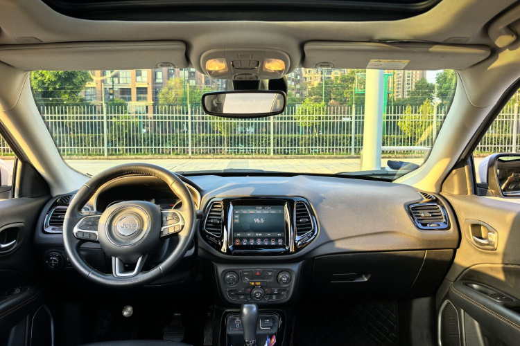 Jeep 指南者 2020款 220T 自动精英版中控内饰7006