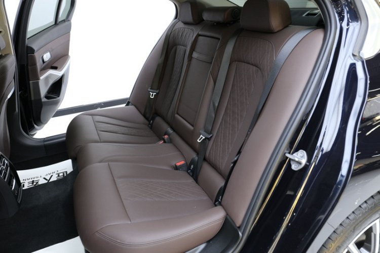 宝马3系 2023款 325Li M运动套装局部细节9002