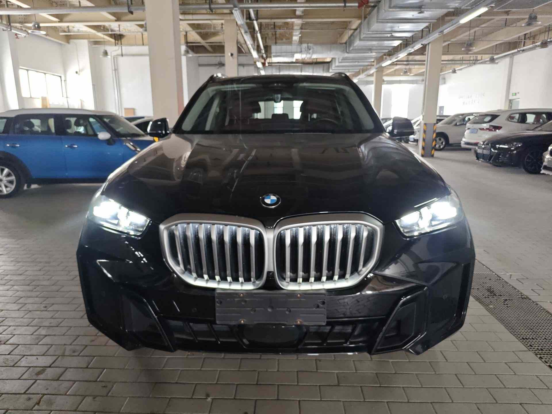 宝马X5 2023款 xDrive 30Li 尊享型M运动曜夜套装(1)