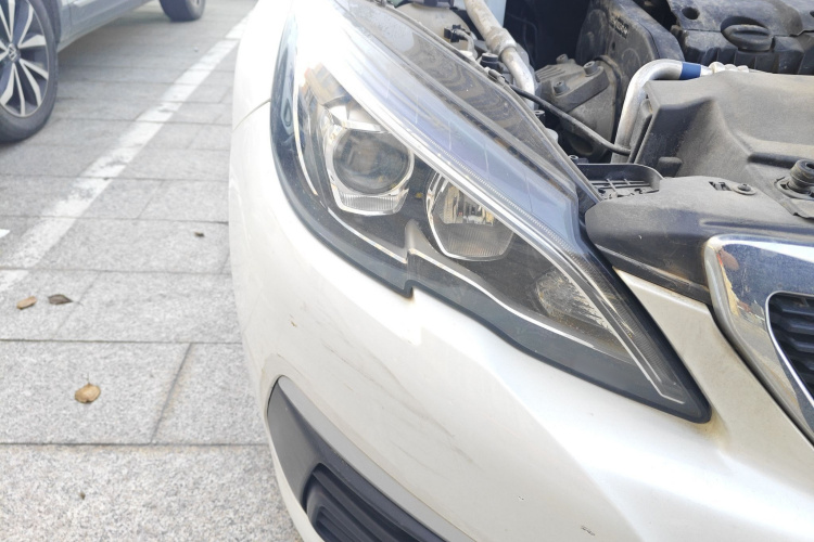 标致308 2016款 1.6L 手动时尚版车身外观8