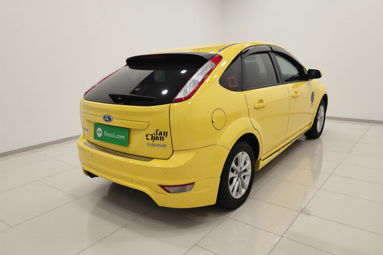 福特 福克斯 2013款 两厢经典 1.8L 手动基本型车身外观7