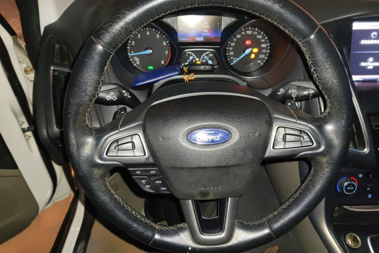 福特 福克斯 2015款 三厢 EcoBoost 180 自动旗舰型局部细节13