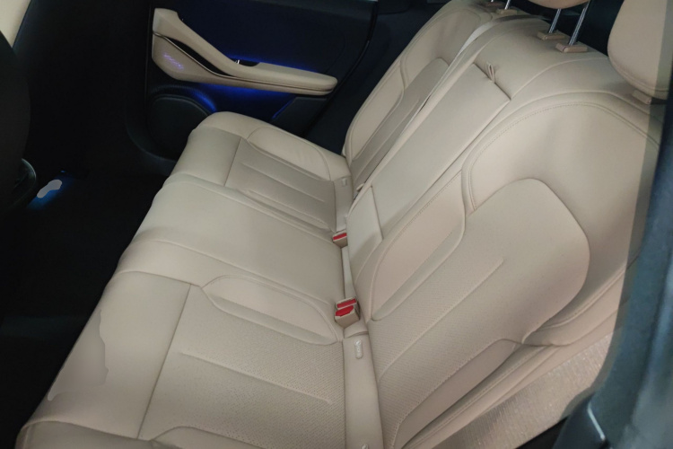 蔚来ET5 2022款 75kWh中控内饰7004