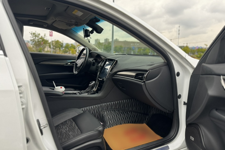 凯迪拉克ATS-L 2017款 28T 技术型中控内饰7005