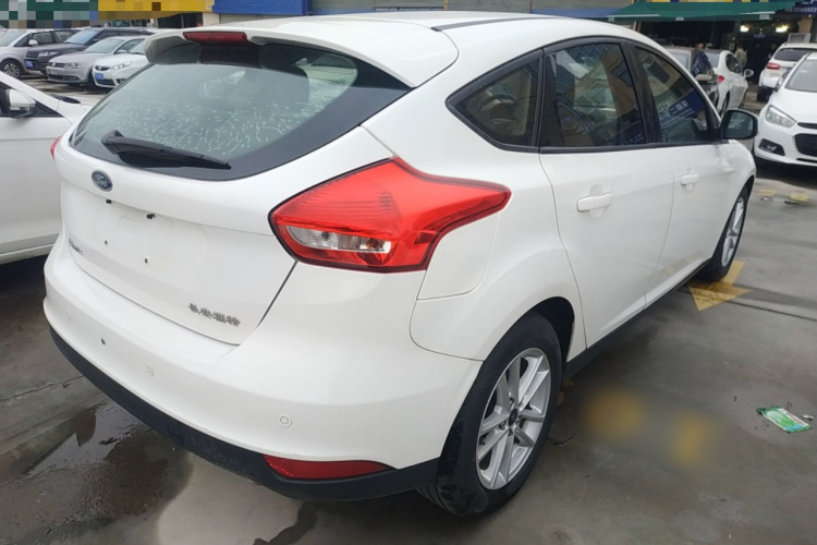 福特 福克斯 2015款 两厢 1.6L 自动风尚型车身外观7