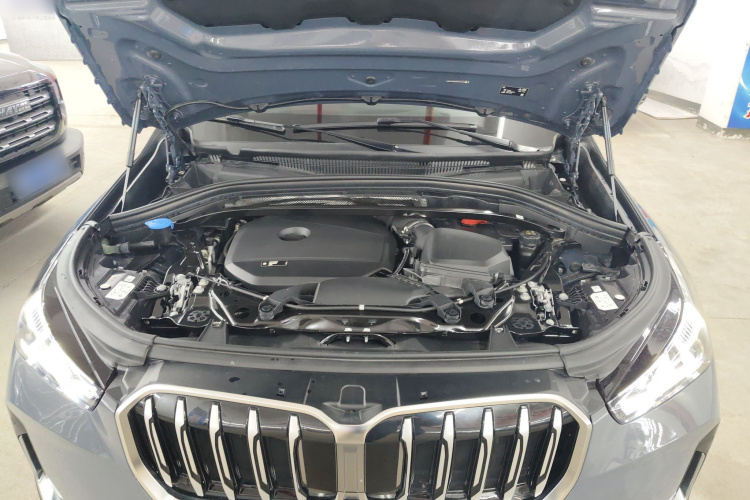 宝马X1 2023款 xDrive25Li X设计套装机舱底盘24