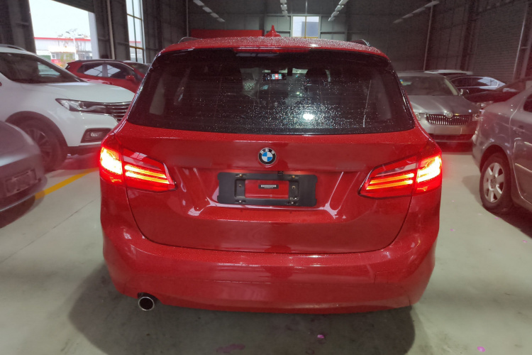 宝马2系旅行车 2016款 218i 领先型车身外观6
