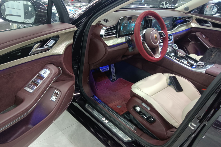 红旗H9 2020款 改款 2.0T 智联旗畅版中控内饰20