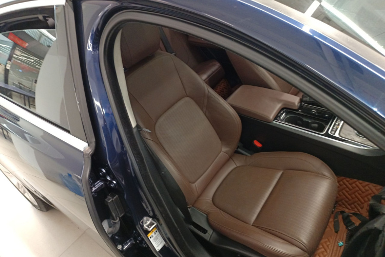 捷豹XFL 2018款 XFL 2.0T 250PS 豪华版局部细节41