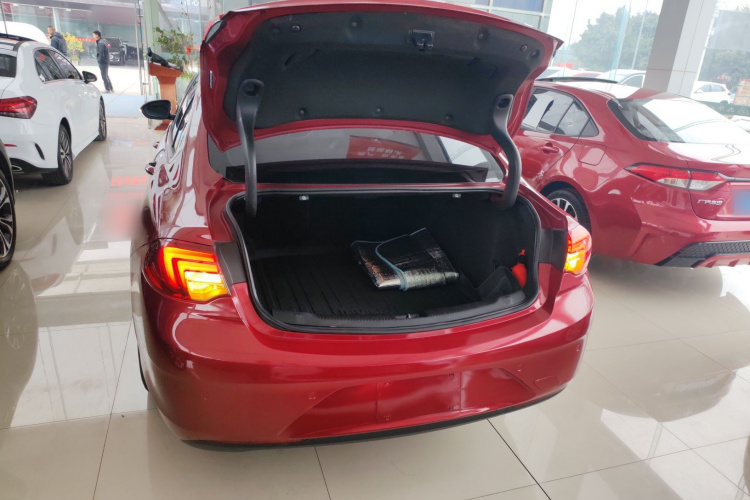 别克 君威 2017款 20T 豪华型机舱底盘23