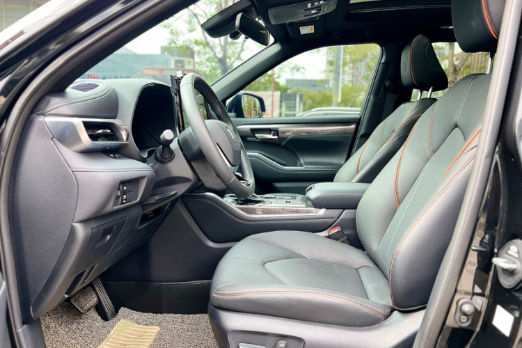 丰田 皇冠陆放 2024款 2.5L HEV四驱豪华版局部细节19