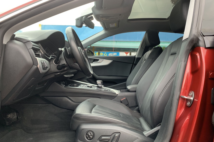 奥迪A5 2019款 Sportback 40 TFSI 时尚型中控内饰7002